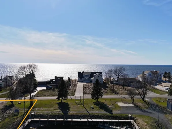 846 S Lakeshore Dr #3, Ludington, MI 49431