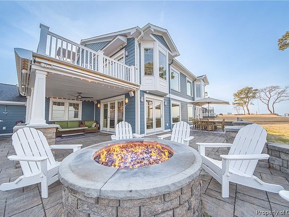 3rd image of 267 Riverbank Dr