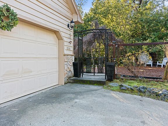 4th image of 1201 Perch Lane