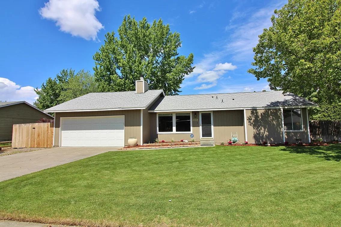 4205 Riverhill Dr photo 1