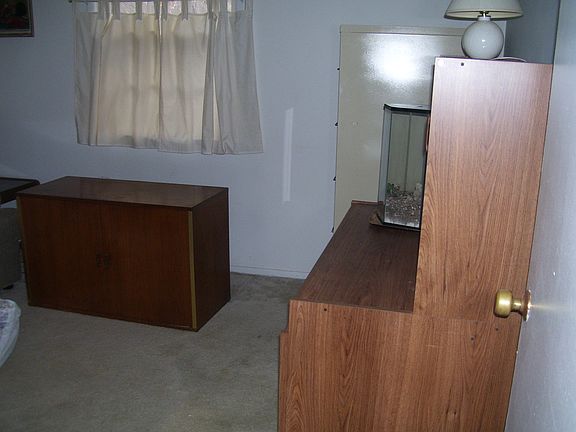5th image of 108 Newcomb Ct