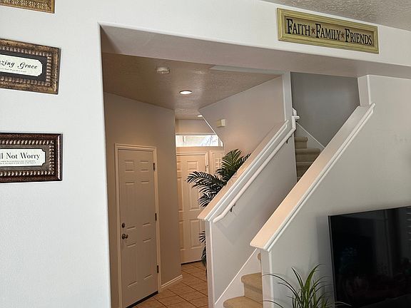 4th image of 1581 W Alsace Way