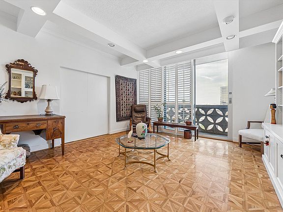 3rd image of 1801 Lavaca St APT 6E