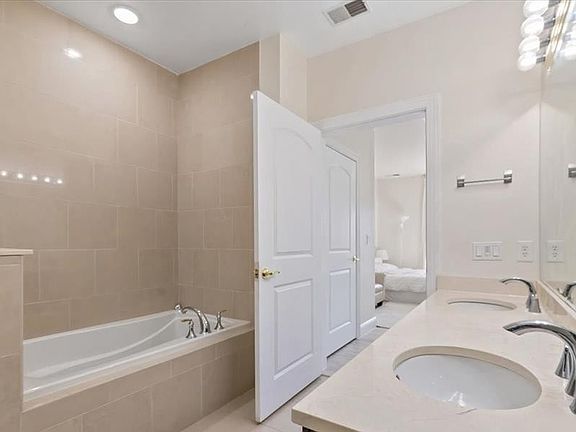3rd image of 3204 Windsor Park Ct #204