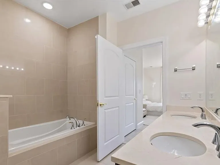 3204 Windsor Park Ct #204 — Photo 3