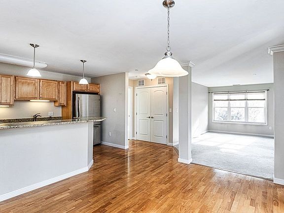 3rd image of 27 Westchester Dr Unit 27