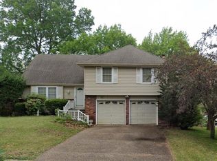 801 E Layton Dr, Olathe, KS 66061