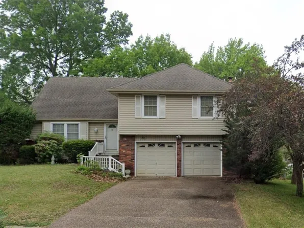 801 E Layton Dr, Olathe, KS 66061