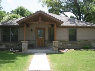 1402 E Chambers St, Cleburne, TX 76031