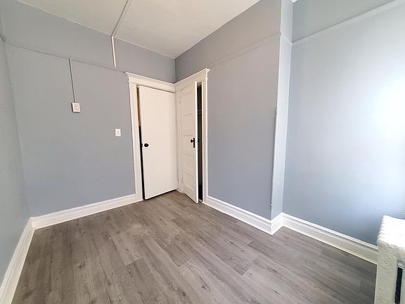 4th image of 100 Romaine Ave APT 4