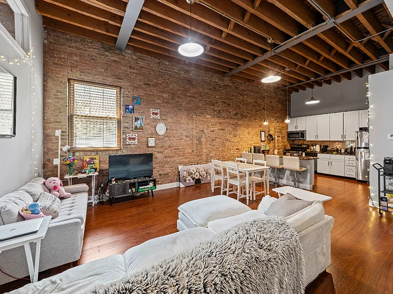359 W Chicago Ave #2S — Photo 4