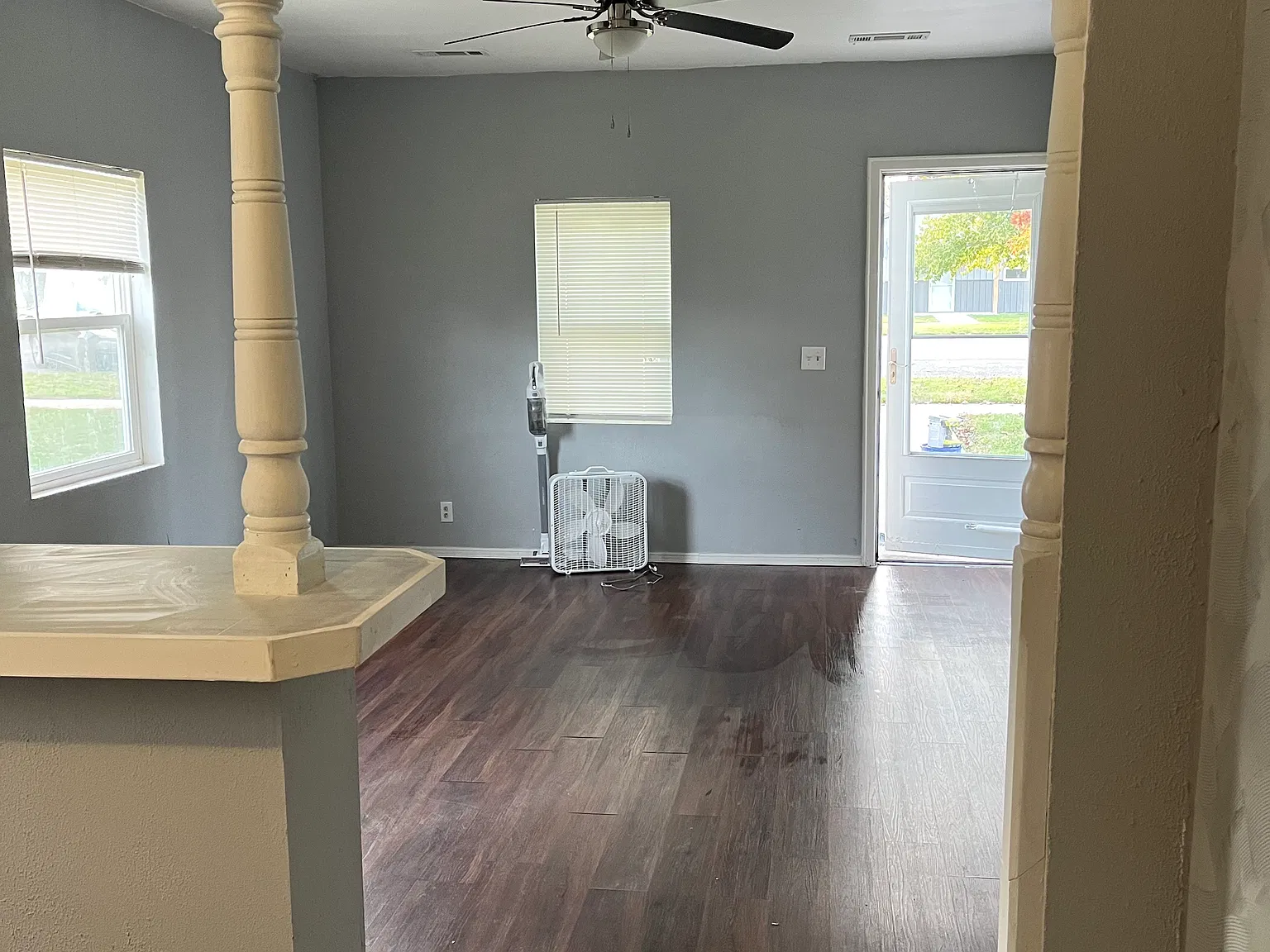 3 bed, 1.5 bath, $950 — Photo 2