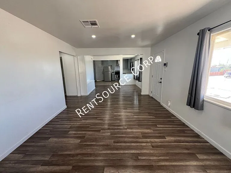 222 E Virginia Way — Photo 5