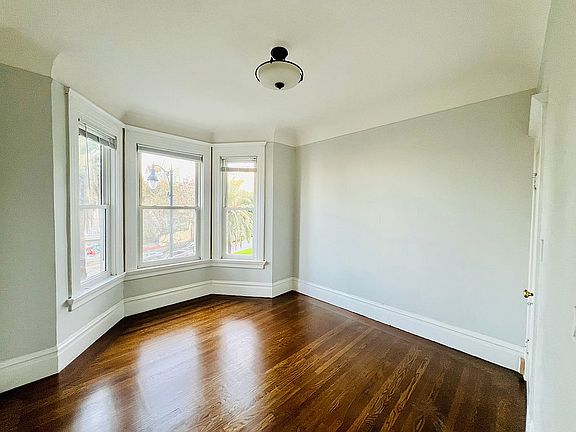 5th image of 722 Dolores St