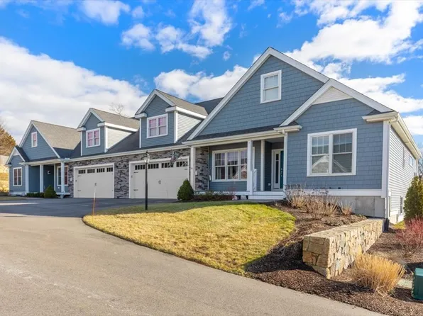31 Country Club Ln #31, Lakeville, MA 02347