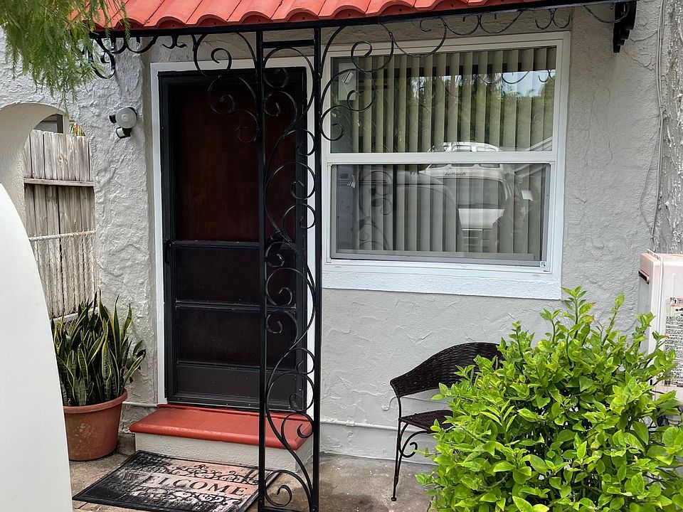 1st image of 909 Jasmine Way #B