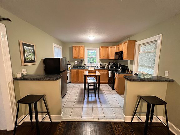 2nd image of 229 York St NE #1/2
