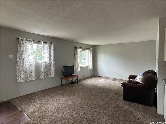 5th image of 806 5th AVENUE SW