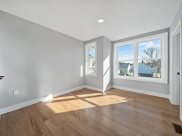 86 Blossom St #2 — Photo 22