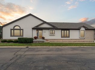 13542 Highland Cir, Sterling Heights, MI 48312