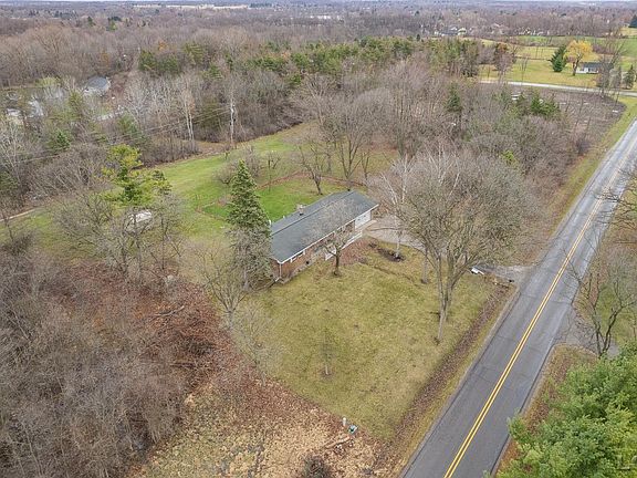 4th image of 2798 E Munger Rd