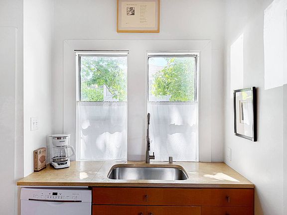 5th image of 915 A St