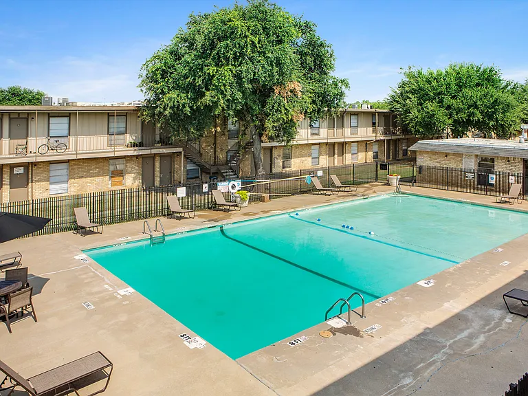 Bear Creek Apartments — Photo 27