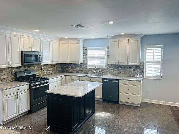 2nd image of 31 Stockport Dr