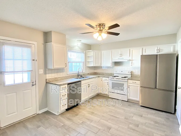 376 Susan Constant Dr — Photo 8