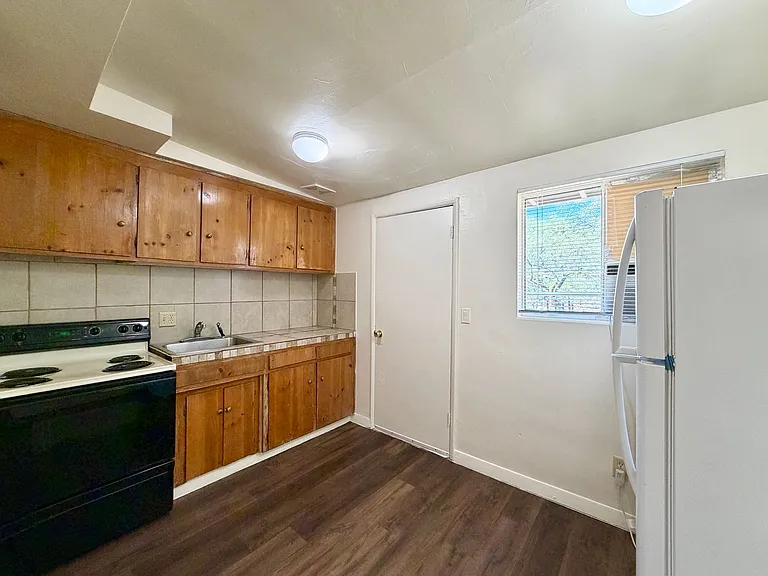 2120 N Treat Ave — Photo 11