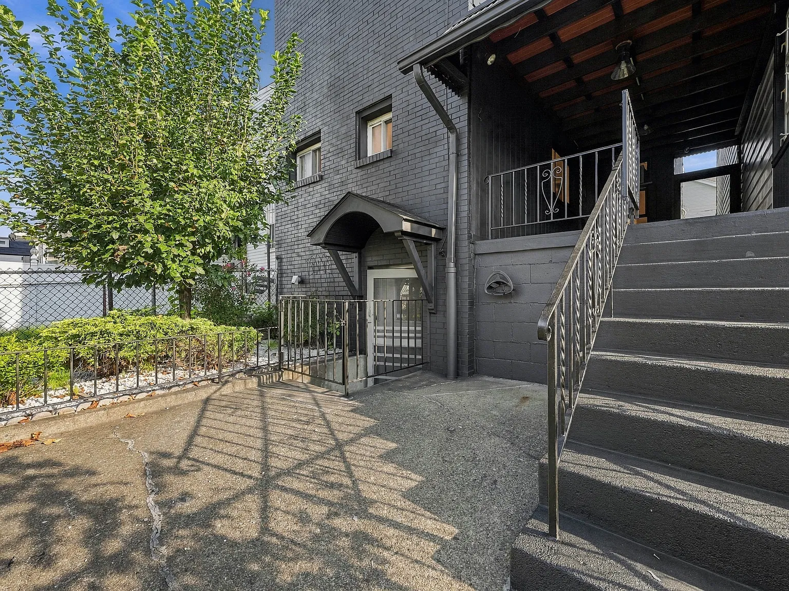 3 bed, 2084 sqft, $2,650 — Photo 2