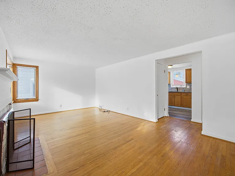 406 Tarrington Rd — Photo 13