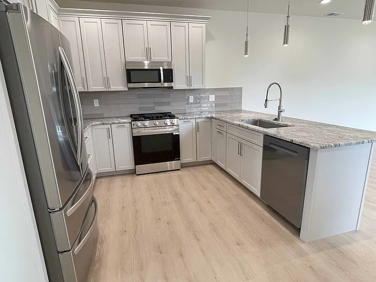 403 Alabama St #B — Photo 16