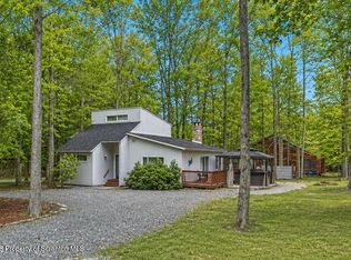 1045 Mountain Top Dr, Lake Ariel, PA 18436