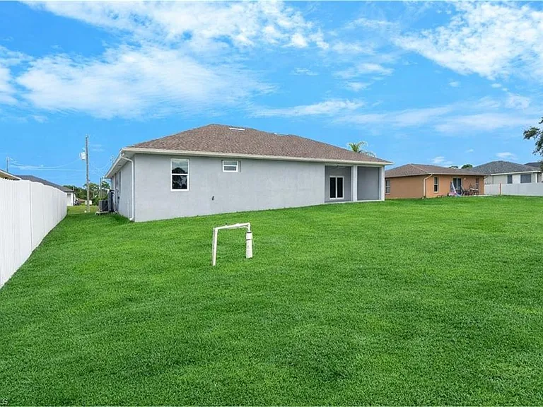 1043 Albert Ave — Photo 46
