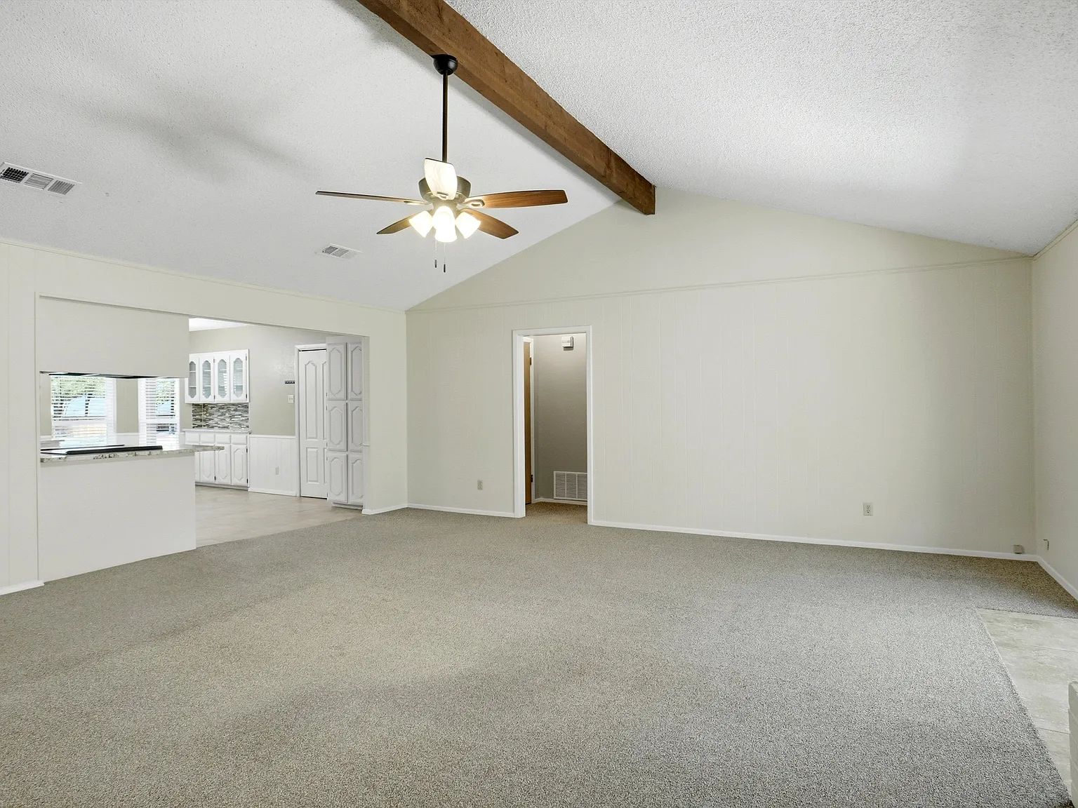 3 bed, 2.0 bath, 1894 sqft, $2,000 — Photo 4