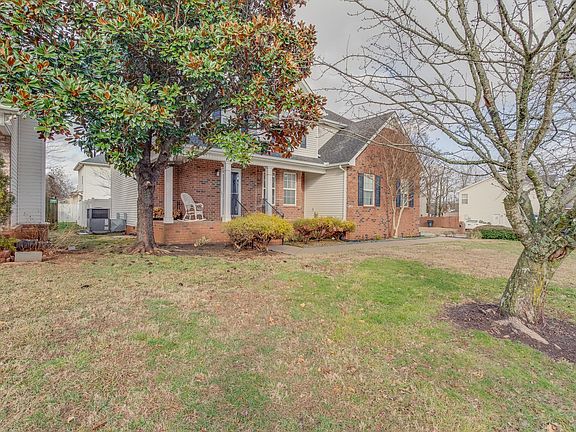 3rd image of 2464 Oak Hill Dr