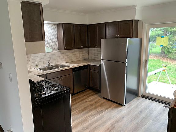 2nd image of 1401 Beckwith View Ave NE