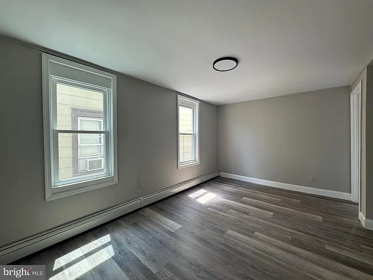 242 N Broadway #C — Photo 4