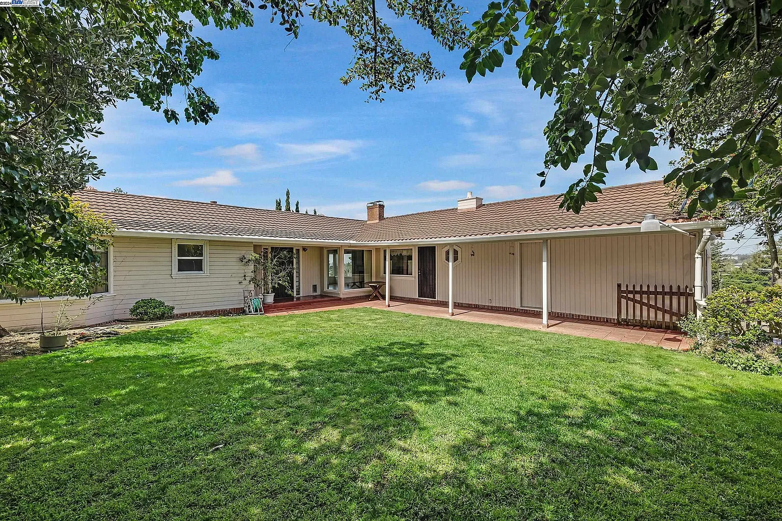 1365 Graff Ave photo 1