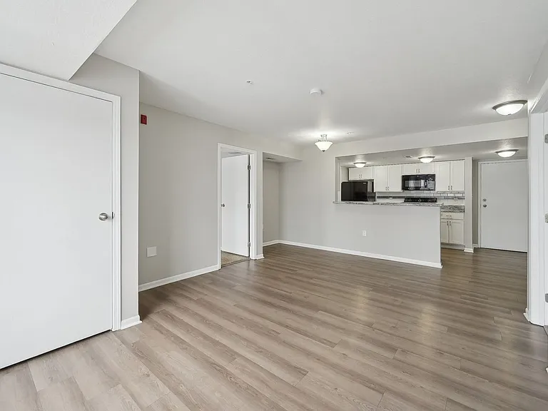 Somerset Place Apartments — Photo 27