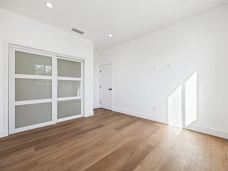 212 W 64th St #D — Photo 35