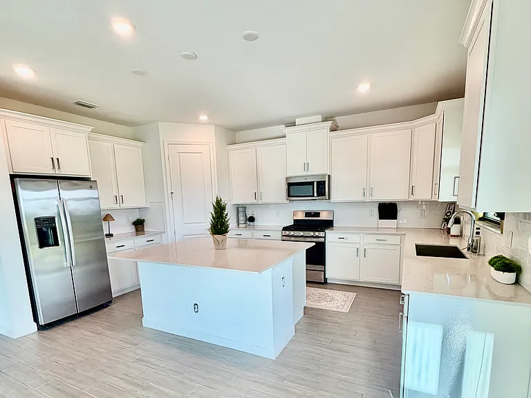 KITCHEN WITH LARGE ISLAND WITH WALK IN PANTRY SUBWAY TILE BACKSPLASH