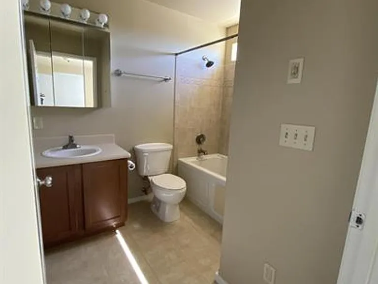 978 Pt Brown Ave SE — Photo 5