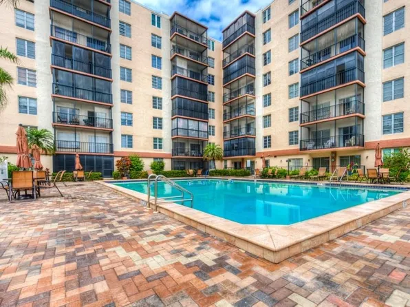 2901 26th St W APT 320, Bradenton, FL 34205