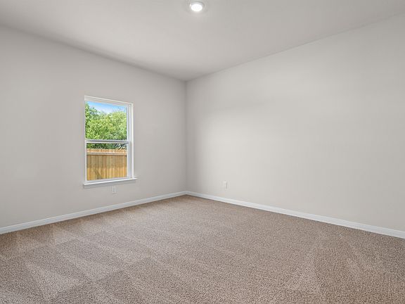 The master suite has a large bedroom, ensuite bathroom, and walk-in closet.