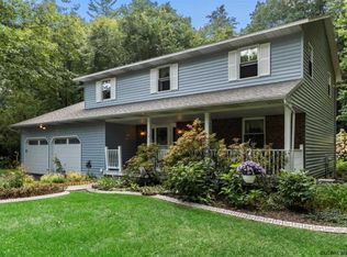 16 Bellflower Rd, Malta, NY 12020