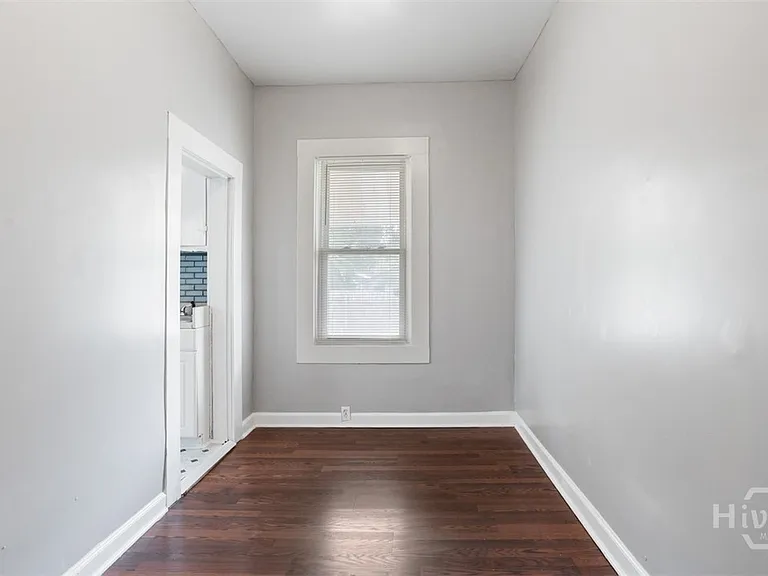 1023 W 37th St — Photo 25