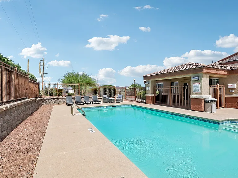 15-web-or-mls-N Skyline Dr-0506-915