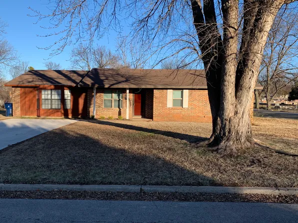 1627 S 10th St, Chickasha, OK 73018